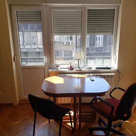 بلغراد Private Cozy Room 2 With Shared Kitchen In Appartment المظهر الخارجي الصورة