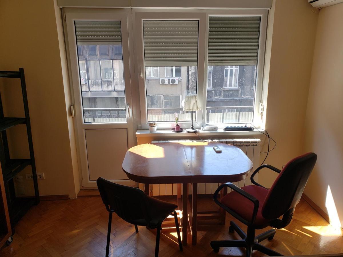 بلغراد Private Cozy Room 2 With Shared Kitchen In Appartment المظهر الخارجي الصورة